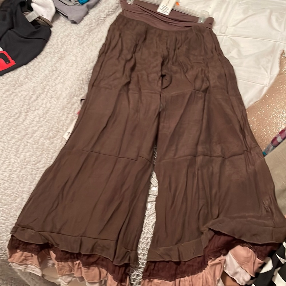 New with tags flare ruffle detail pants